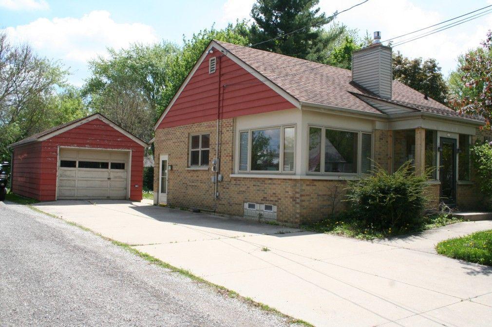 215 S Maple St., Oconomowoc, WI 53066
