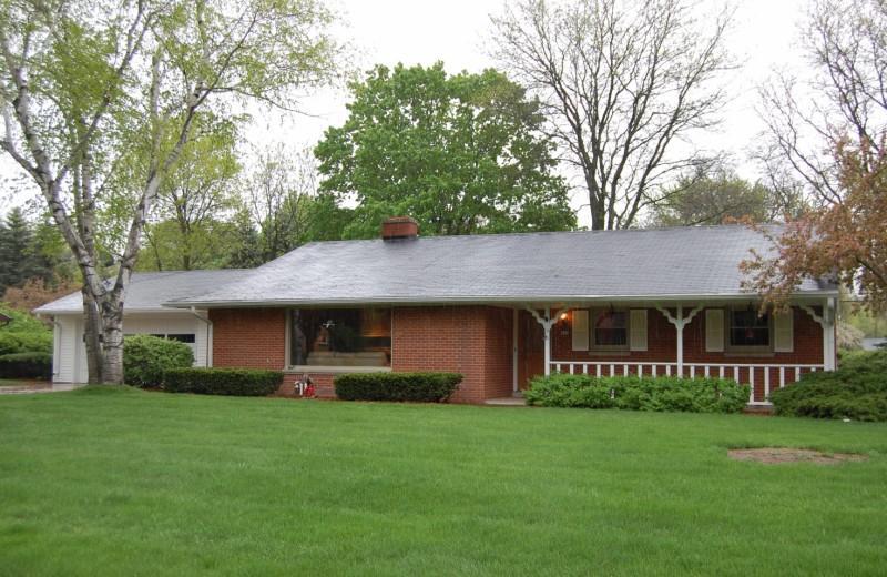 305 Sunny Ln, Thiensville, WI 53092