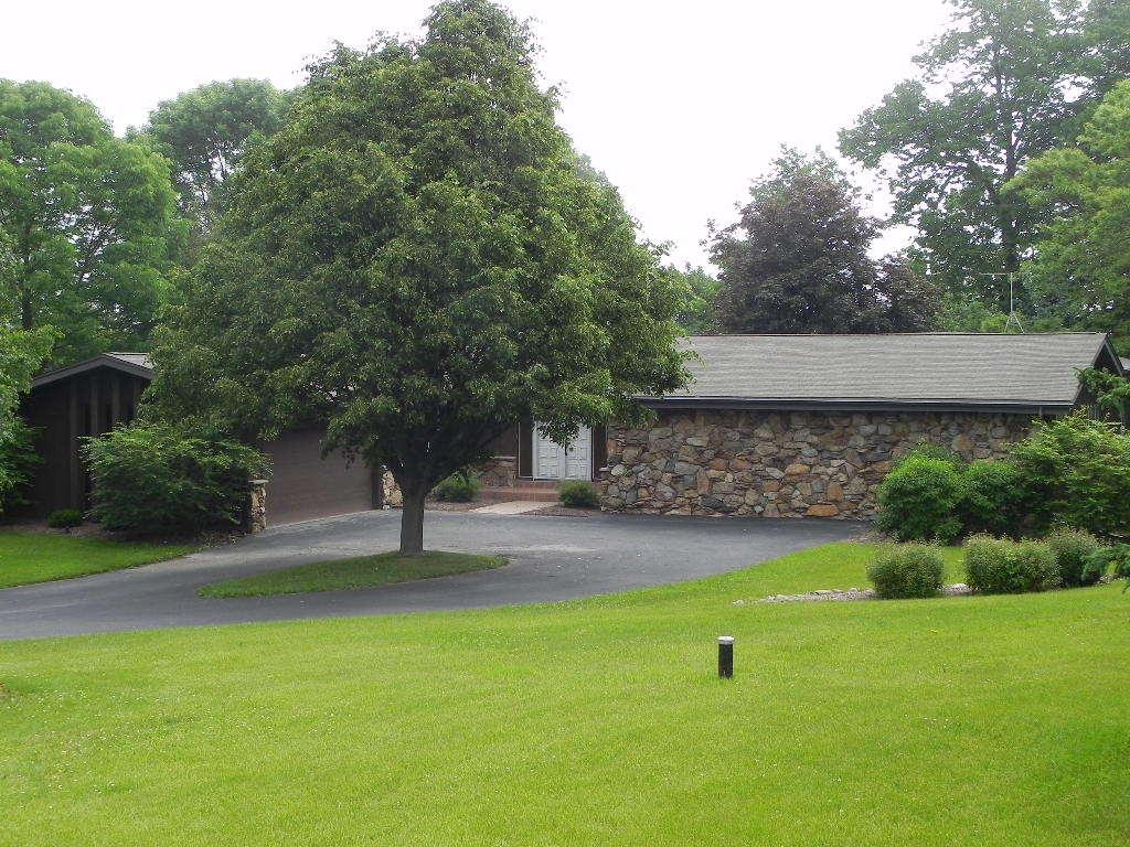 2138 Edgewood Dr, Grafton, WI 53024