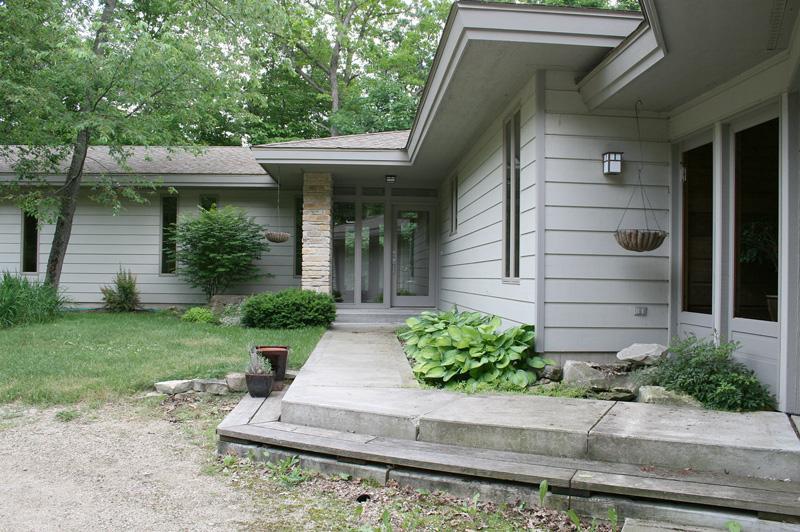 5620 Woodcrest Dr, Addison, WI 53027