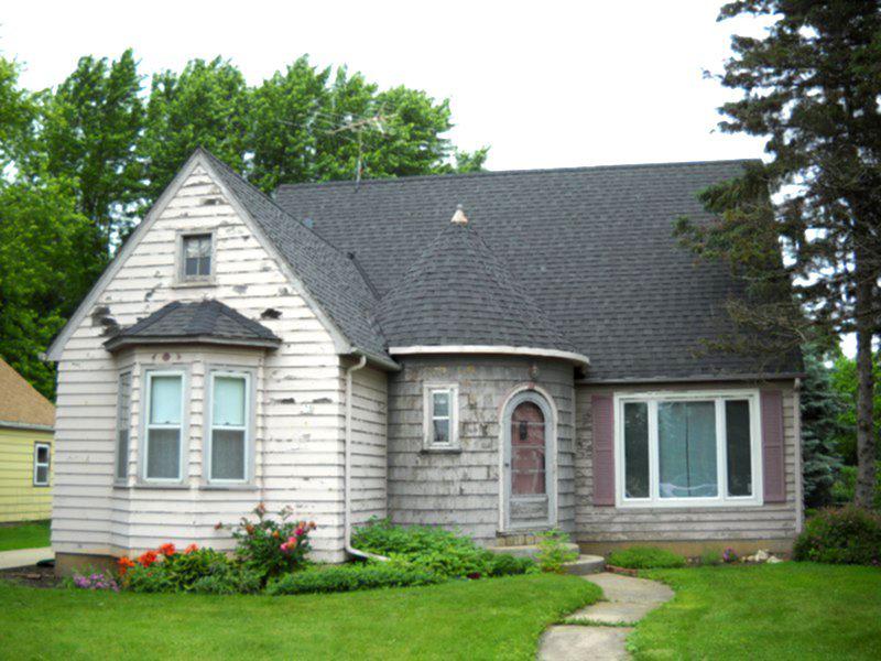250 Main St., Newburg, WI 53060
