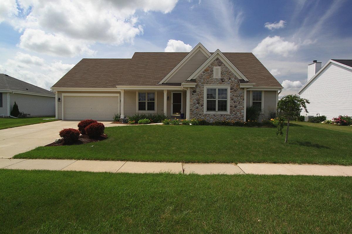 838 Chelsea Dr, Elkhorn, WI 53121