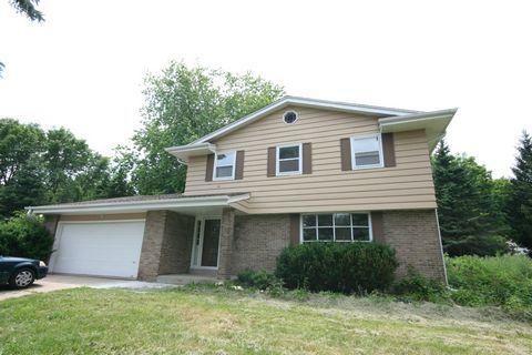 W220N7637 Fieldstone Ln, Lisbon, WI 53089
