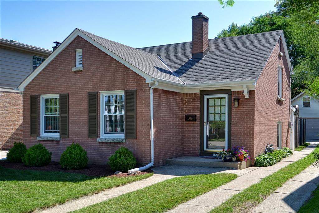 4766 N Elkhart Ave, Whitefish Bay, WI 53211