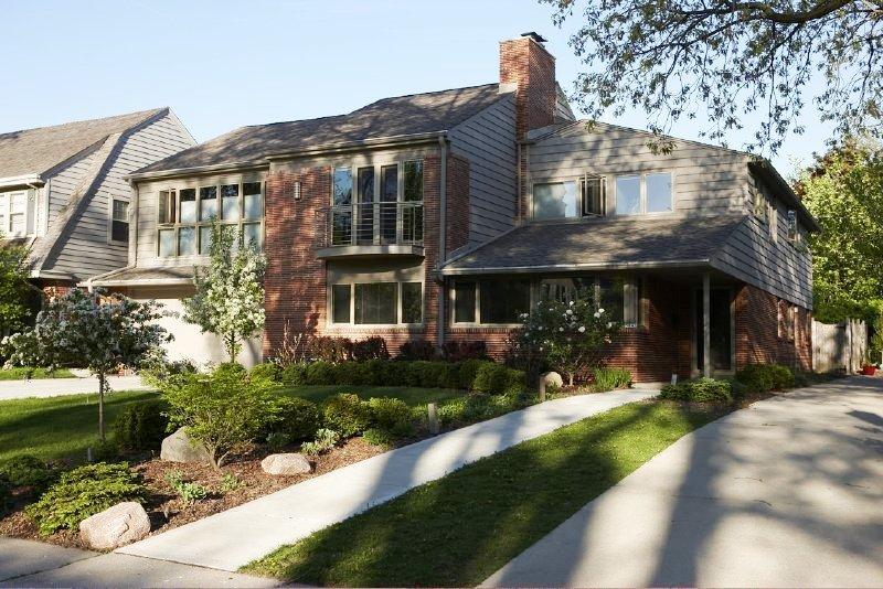 5843 N Maitland Ct., Whitefish Bay, WI 53217