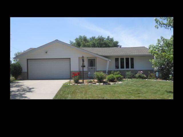 W173N9503 Joper Rd, Menomonee Falls, WI 53051