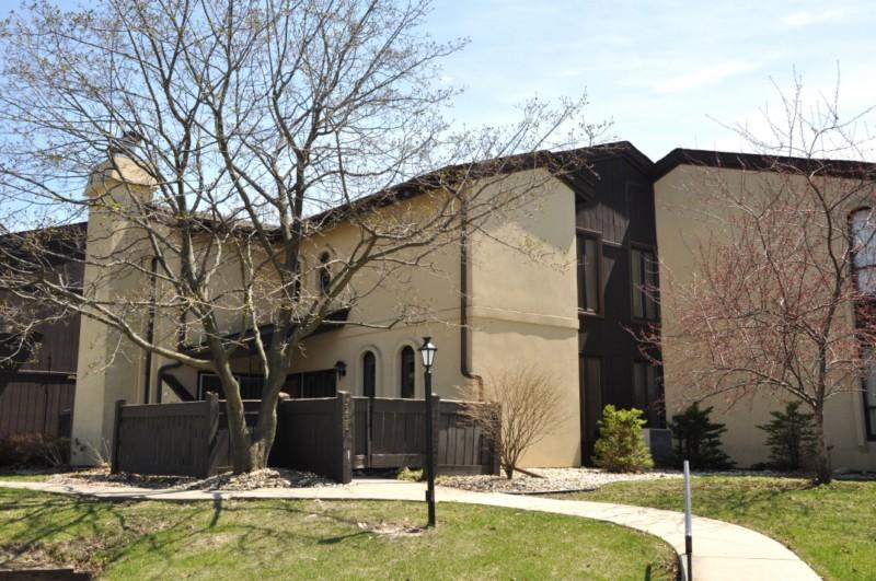 5258 S Somerset Ln, Greenfield, WI 53221