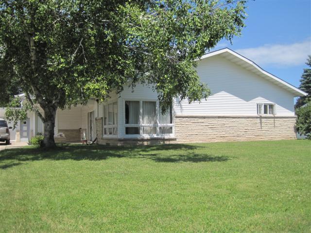 408 Birchwood Dr, Francis Creek, WI 54214