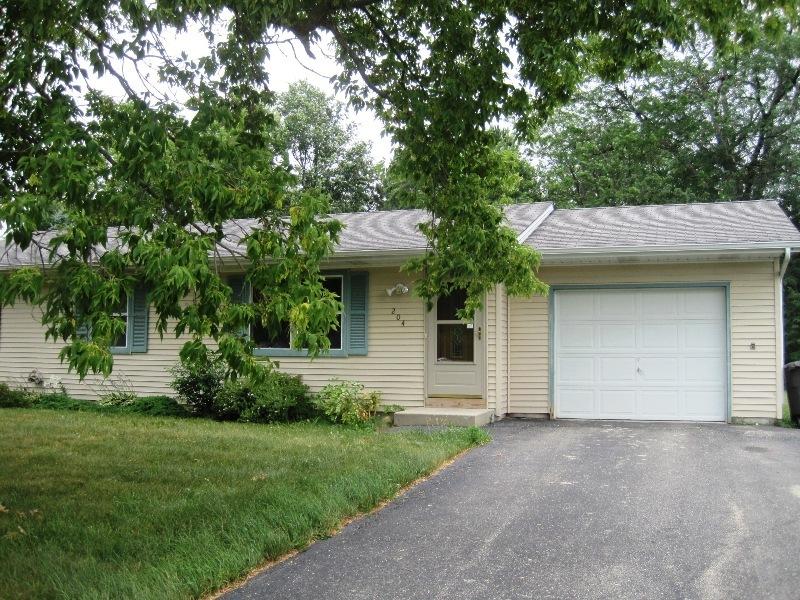 204 N Parkview Dr, Eagle, WI 53119