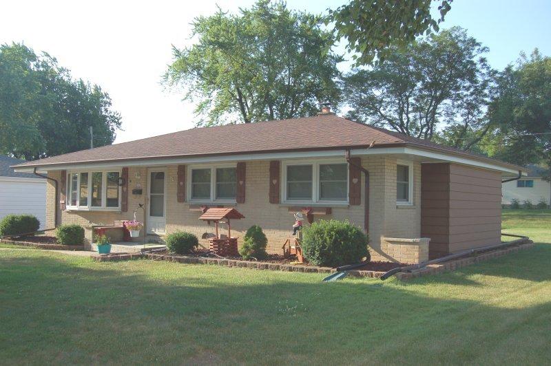 8935 W Holt Ave., Milwaukee, WI 53227