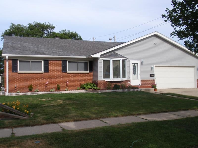 4110 S Troy Ave, Saint Francis, WI 53235