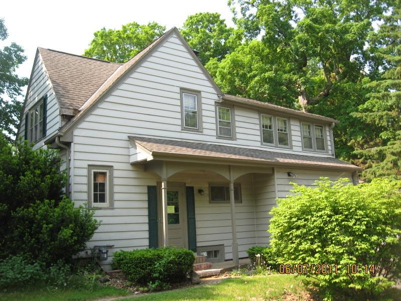 1255 S 124th St, Brookfield, WI 53005