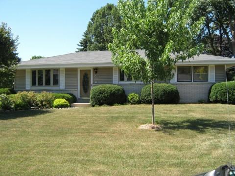 W160N9501 Chippewa Dr, Menomonee Falls, WI 53051