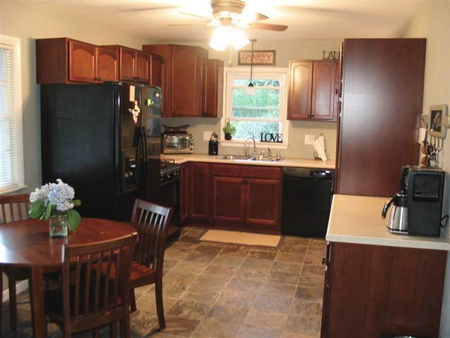 1909 W Marne Ave, Glendale, WI 53209