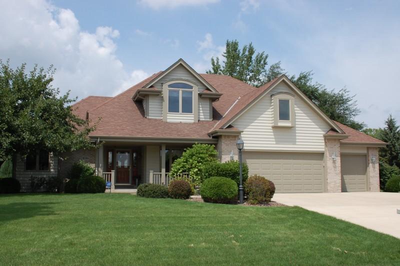 8326 Ashley Ln, Racine, WI 53406