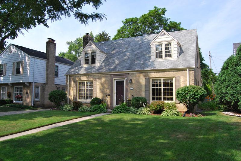 2571 N 84th St., Wauwatosa, WI 53226