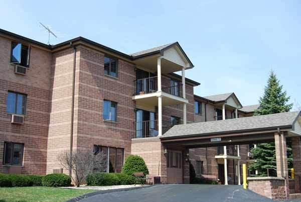 530 N Silverbrook Dr #315, West Bend, WI 53090