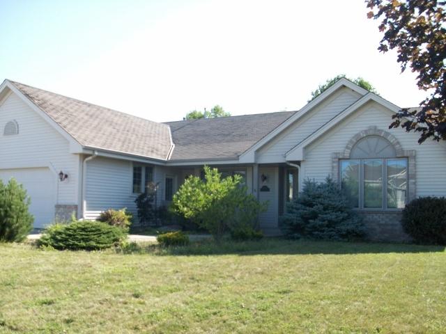 4884 S Hawthorne Dr., New Berlin, WI 53151