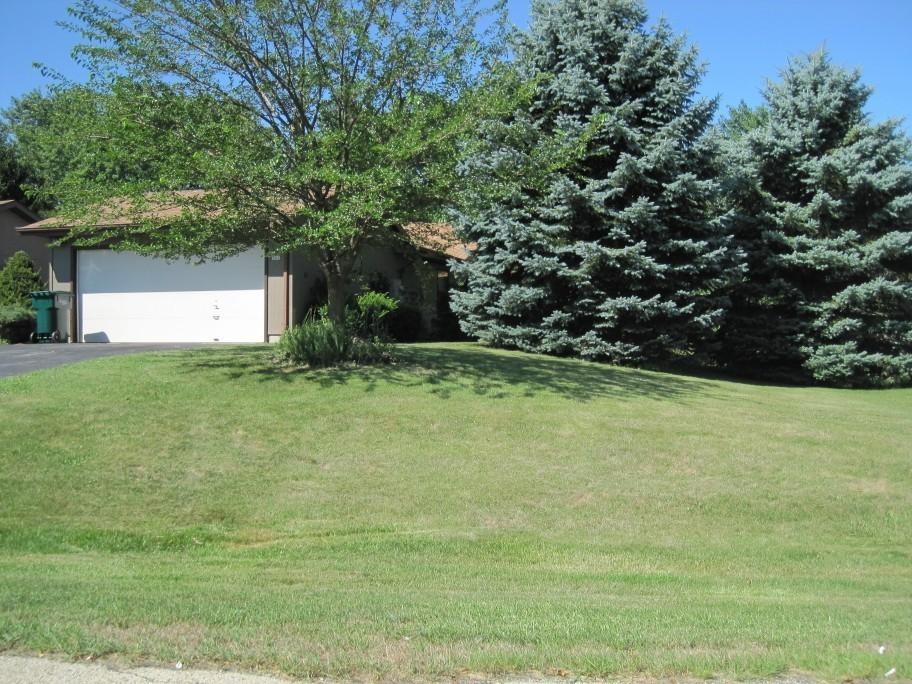 203 Fairview Ct., Slinger, WI 53086