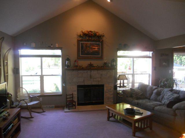 1440 E Meadowview Dr, Oak Creek, WI 53154