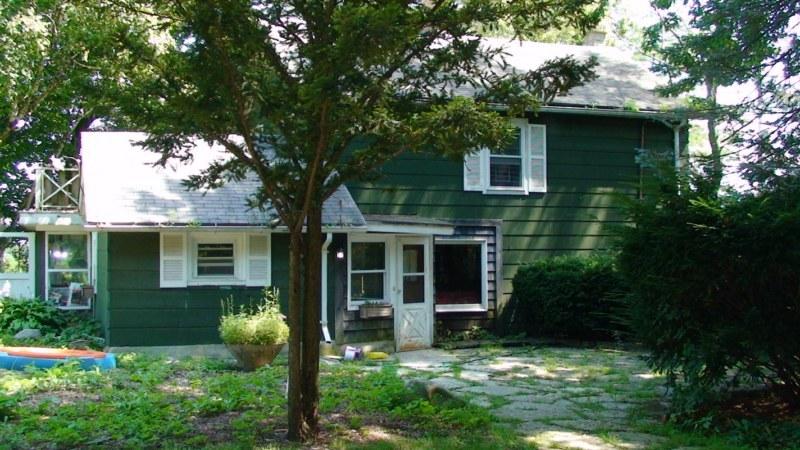 S11W28824 Summit Ave, Delafield, WI 53188