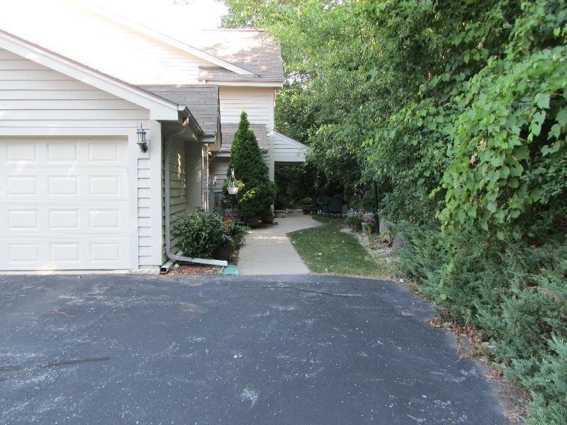 160 Westfield Way #B, Pewaukee, WI 53072