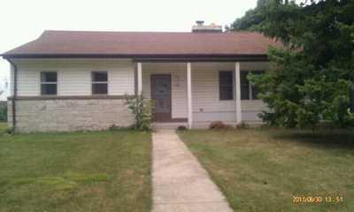 3119 N 106th St, Wauwatosa, WI 53222