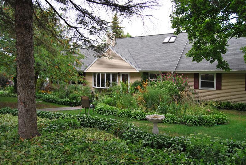 17950 Bolter Ln., Brookfield, WI 53045