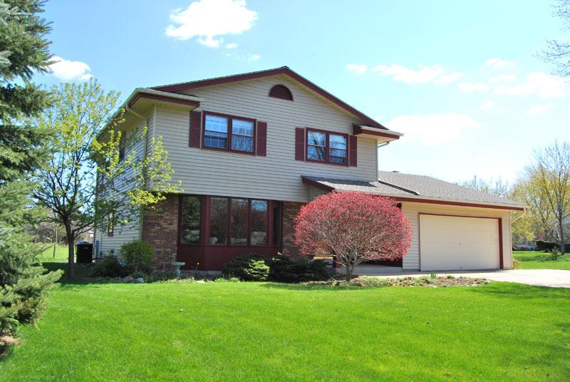 11404 N Country View, Mequon, WI 53092