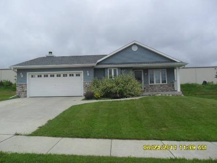 152 Franklin Pl, West Bend, WI 53095