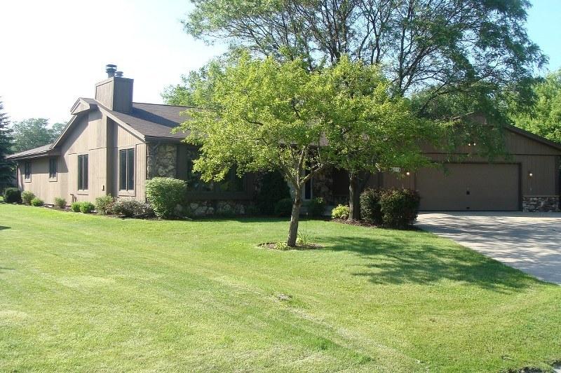 3469 S Long Acre Dr, New Berlin, WI 53151