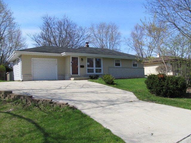 N87W17985 Queensway St, Menomonee Falls, WI 53051