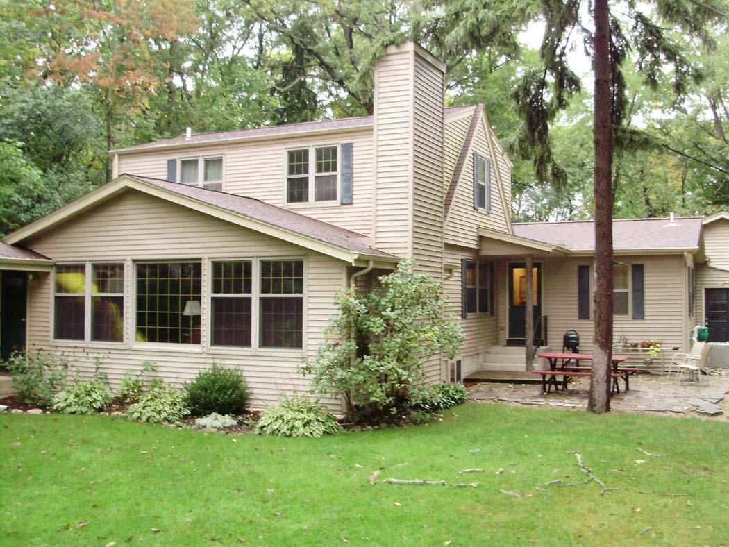 S106W20566 N Shore Dr, Muskego, WI 53150