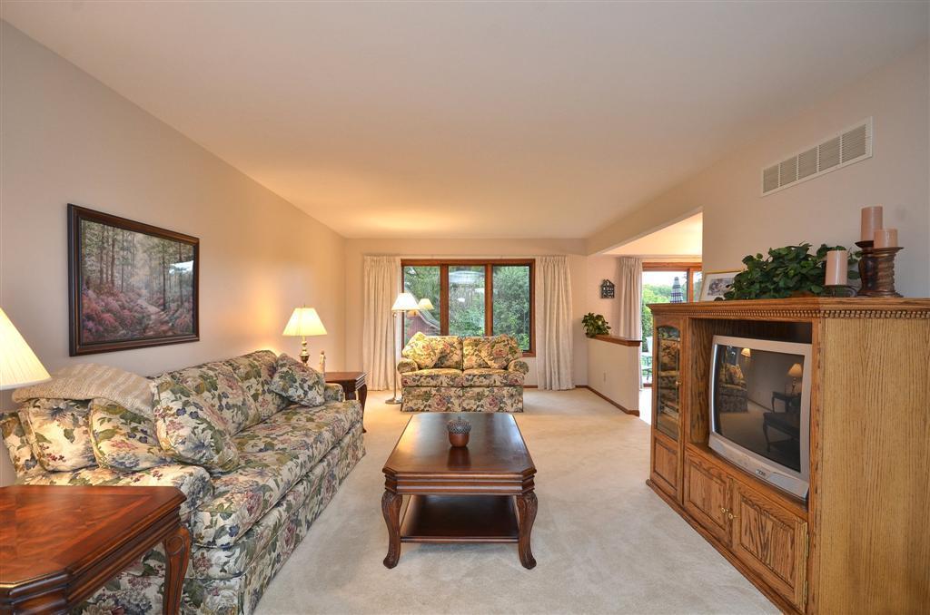 12600 N Yvonne Dr, Mequon, WI 53092
