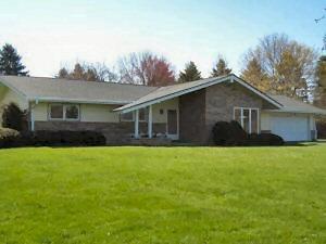 2512 Horseshoe Bnd, Delafield, WI 53029