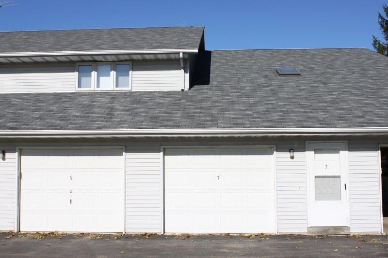 160 S Maple Ave #7, Slinger, WI 53086