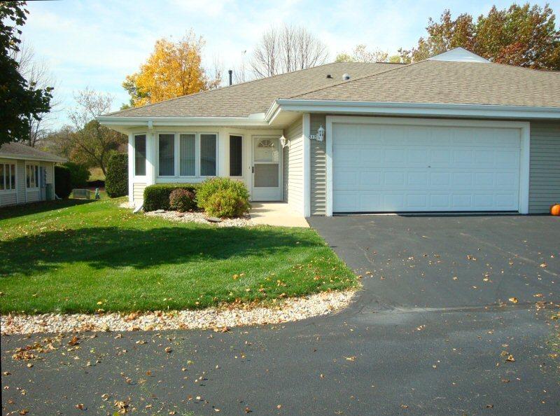 517 Hartford Sq., Hartford, WI 53027