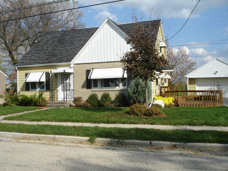 512 7th St, Hartford, WI 53027