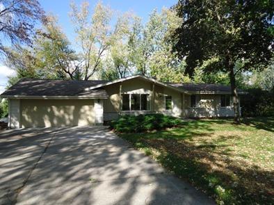 806 Maple Way, Waukesha, WI 53188