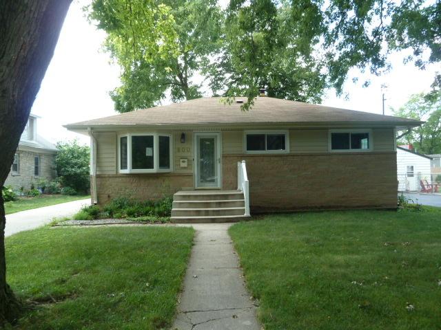 800 Sylvan Ter, Waukesha, WI 53188