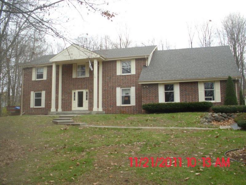 S44W22060 Sunridge Dr, Waukesha, WI 53189