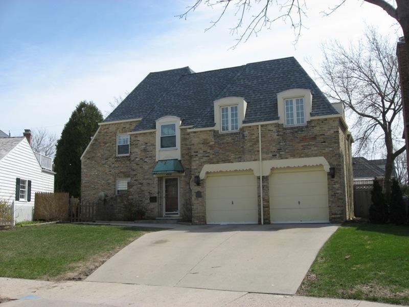 3920 N Ridgefield Cir, Shorewood, WI 53211