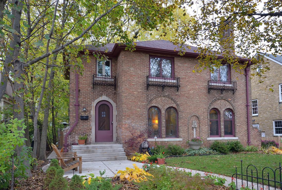 5572 N Santa Monica Blvd, Whitefish Bay, WI 53217
