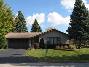 3710 W Alvina Ct, Greenfield, WI 53221