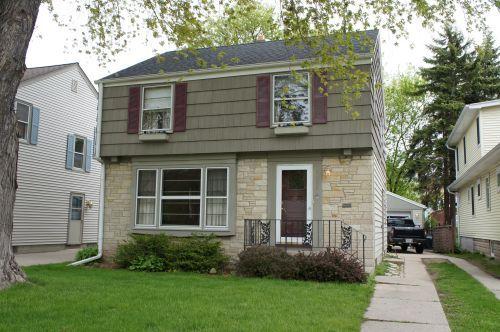 5136 N Santa Monica Blvd, Whitefish Bay, WI 53217