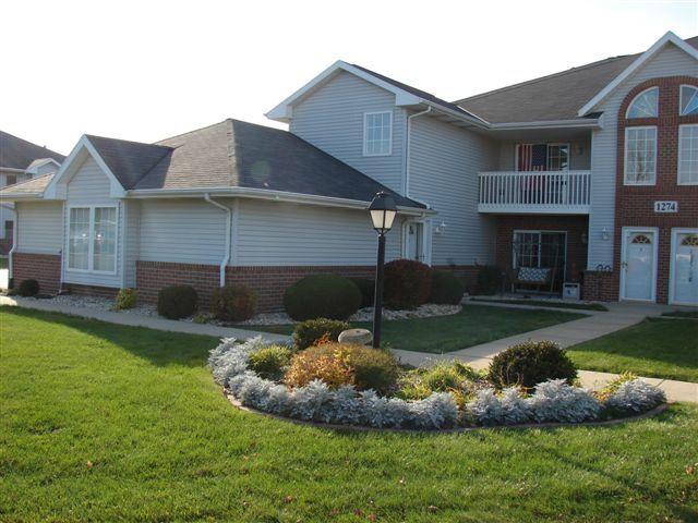 1274 Village Centre Dr #7, Somers, WI 53144