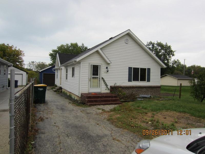9212 8th Ave, Oak Creek, WI 53154