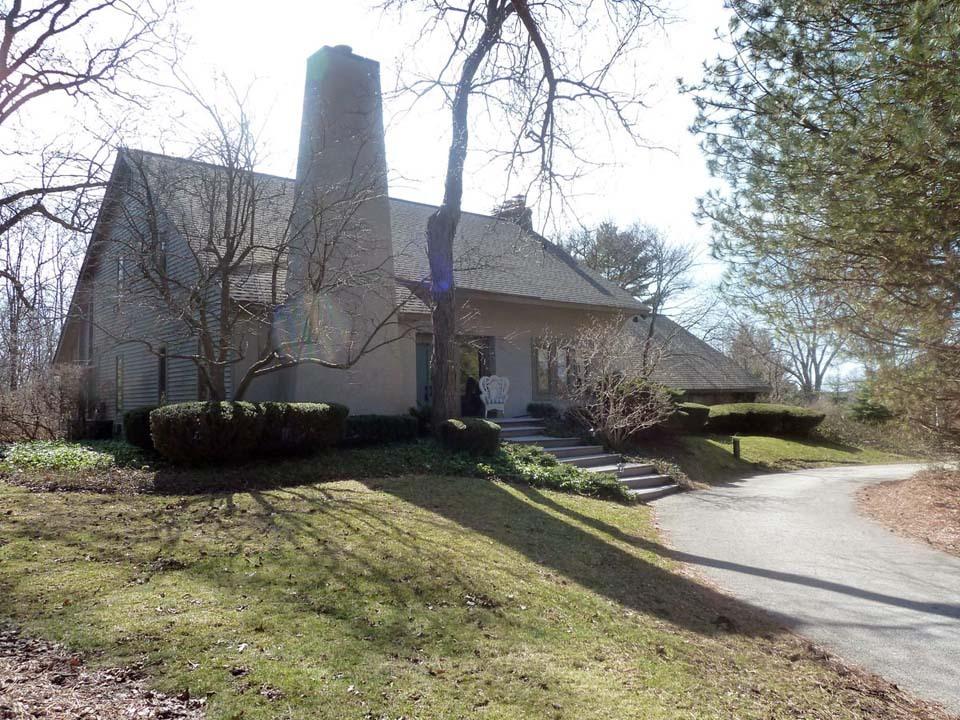 N63W29813 Woodfield Ct, Merton, WI 53029