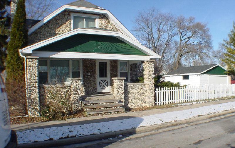 704 Westowne Ave, Waukesha, WI 53188