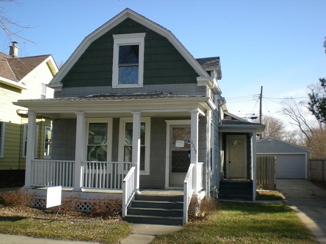 2013 Charles St, Racine, WI 53402